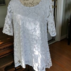 NWOT Bella Sky shark bite tunic